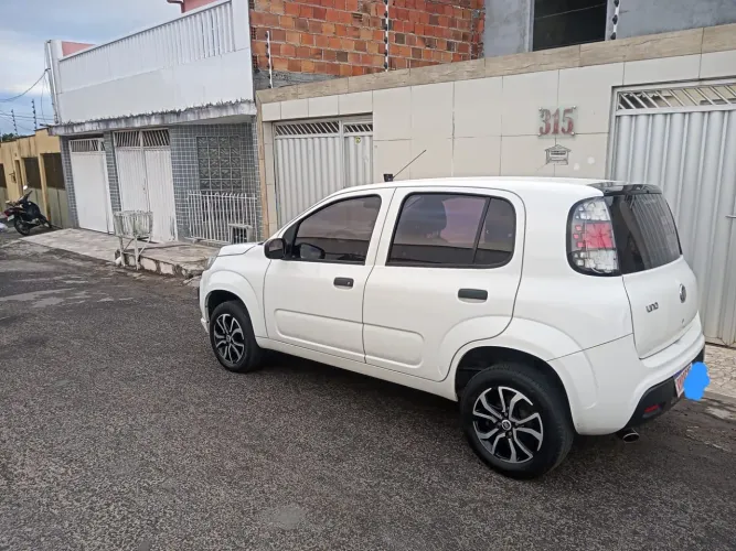 Fiat Uno Attractive 1.0 EVO Fire Flex 8V 5P 2021