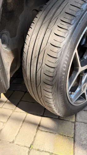 Pneu RunFlat 225/50 R18 (450 reais cada)
