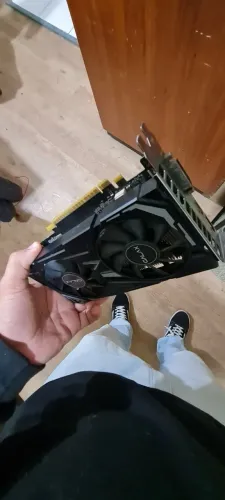 Placa de Vídeo 1660TI(com defeito)