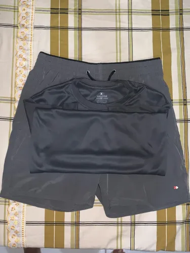 Kit short e camiseta pra academia e corrida
