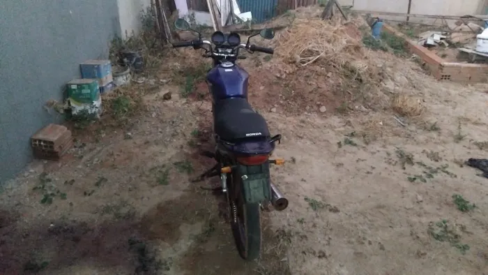 Vendo moto titan 2006 ks arrumanda servi pra roça e leilão