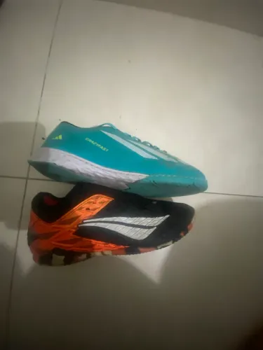 Chuteira de futsal tamanho 35 e 36
