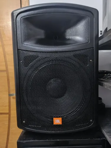 JBL caixa ativa