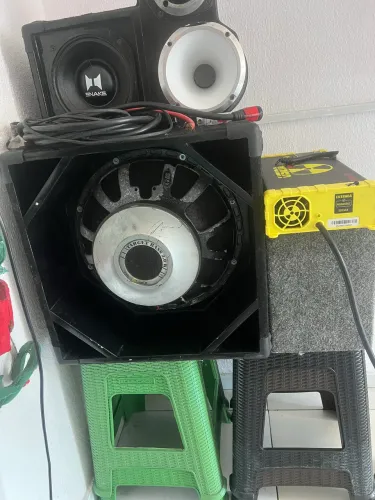 Vendo som automotivo em bom estado 