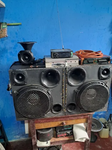 Vendo som automotivocompleto.acompanha um toca CD da pioneer...700.reais