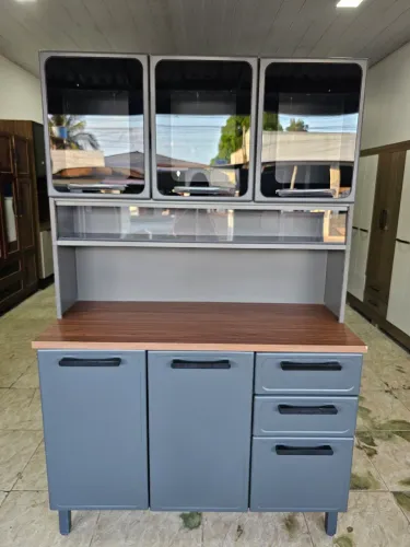 Armário de cozinha conservado