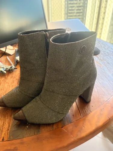 Bota Carmens Stefan brilho hotfix verde 37