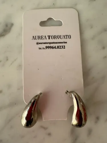 Brincos prateados Áurea Torquato Acessórios