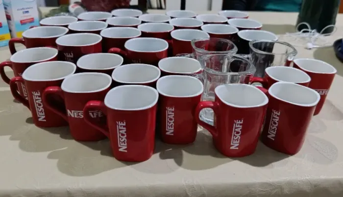 Conjunto de 34 canecas colecionáveis Nescafé antigas.