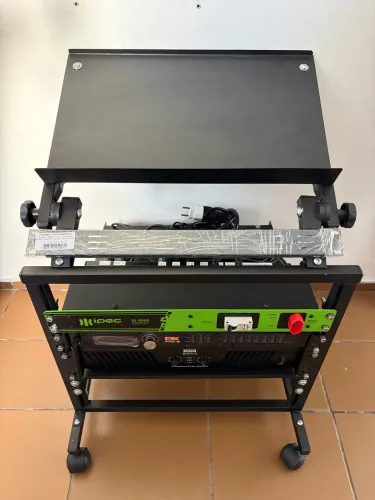 Rack SEMINOVO (para amplificador, processador, régua elétrica)