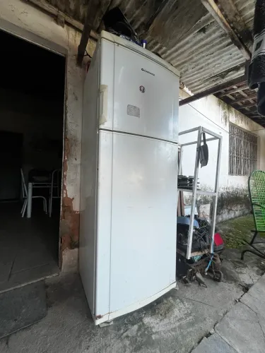 Geladeira para REPARO (Gela muito o Freezer, gela pouco em baixo!)