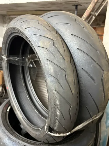 Jogo de Pneus Pirelli Diablo Rosso 3 120/70-17 e 180/55-17