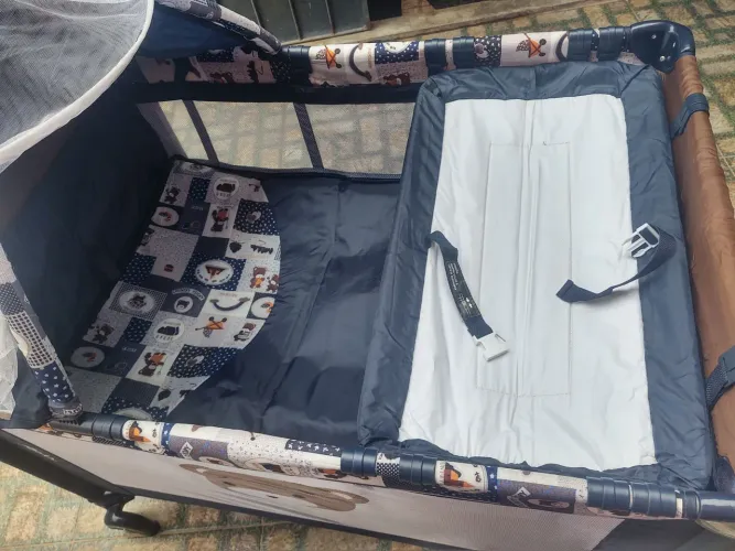 Berço cercado Desmontável Voyage 2 em 1 Completo com Trocador e Mosquiteiro