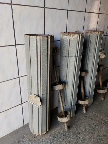 Três portas completa de comércio de enrolar com as molas tudo completo nunca foi pintada