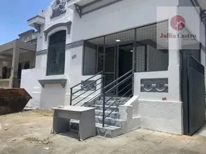 ALUGO Excelente casa comercial com 7 salas - 10 vagas de garagem no Derby - Recife