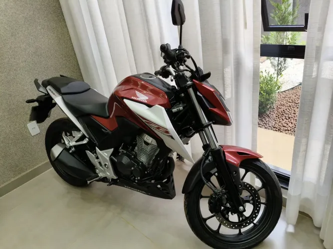 CB 300f ano 2025/2026