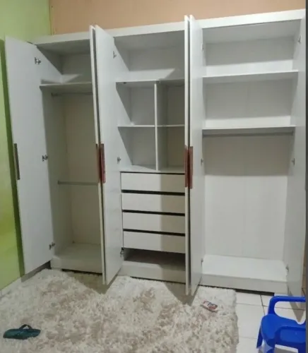 Guarda roupa grande e novo