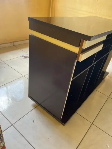 Rack com rodinhas e gavetas 