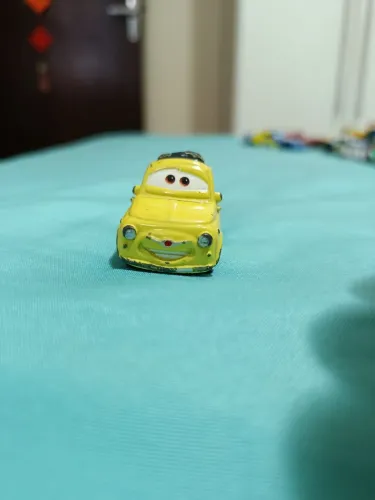 Miniaturas Guido e Luigi Dupla Carros Disney Pixar Mattel Original