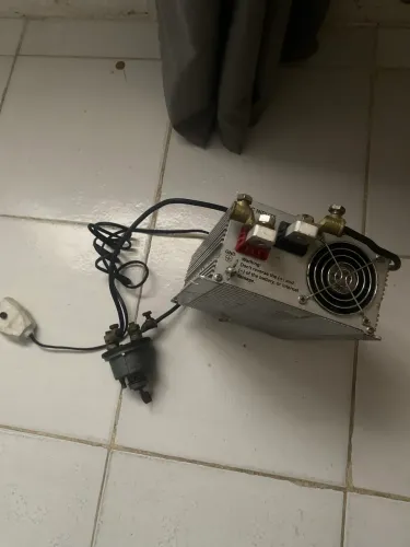 Fonte Automotiva 12V com Chave Geral Corta-Corrente e Cabos Adaptados