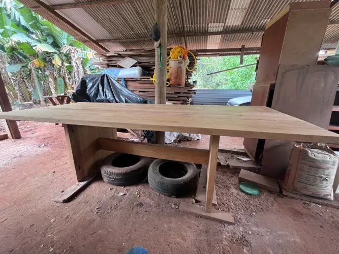 Mesa de peroba
