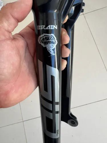 Suspensão Sid sl brain 100mm 1,445g praticamente sem uso