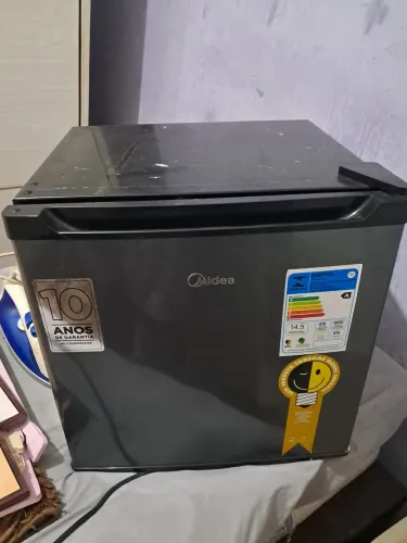 Frigobar Midea 220v