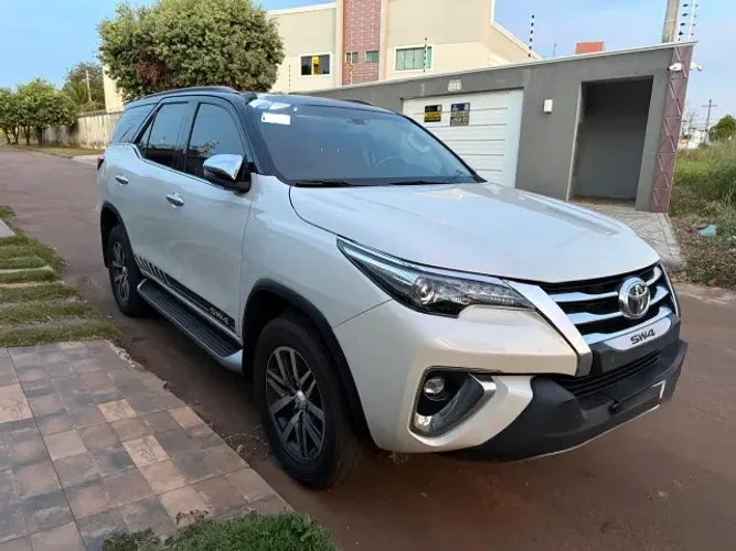 Toyota Hilux SW4 SRX 4X4 2.8 TDI 16V Dies. Aut. 2019