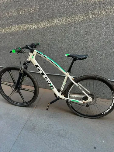 Bicicleta aro 29 freios hidráulico. Roda liga leve. Toda gts.