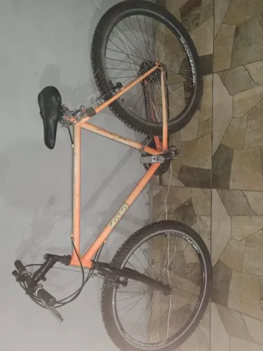 Vende se uma bicicleta