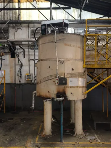 Tanque 4.000 L aço carbono com misturador - Higienizado