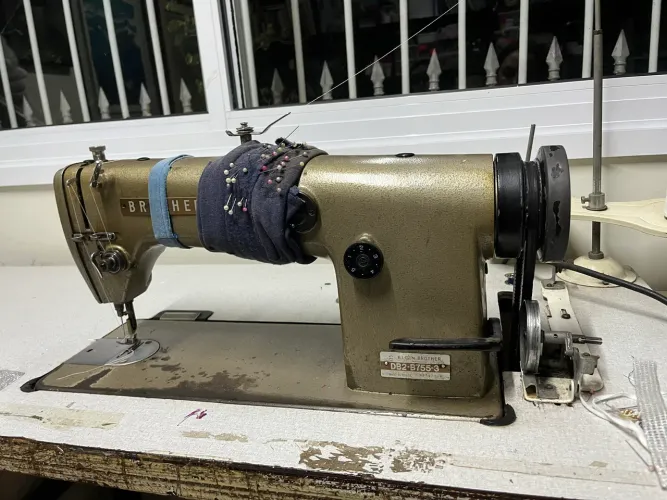 Máquina de costura industrial reta - brother modelo DB2-B755-3
