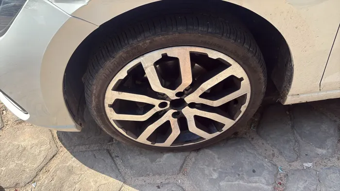 Roda 17 pneus 205/40 R17