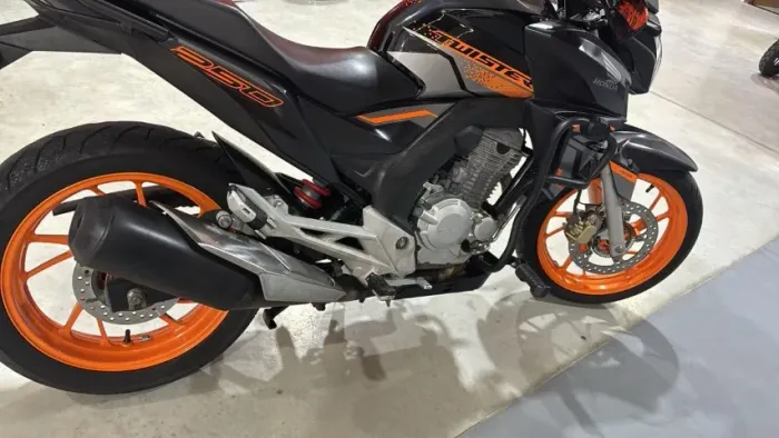 Moto Honda CB250F Twister Cinza 2021/2021 com ABS