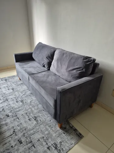 Sofá 3 lugares em veludo (perfeito estado)