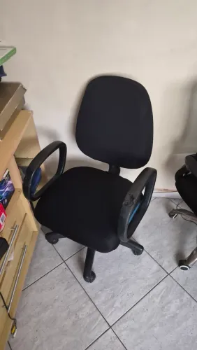 Cadeira preta para home-office