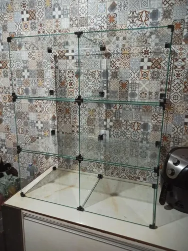 Prateleiras, balcões e gôndolas 