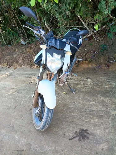 Vendo Yamaha Fazer 250 blueflex ( Bicombustível: Gasolina/Etanol) 2014.