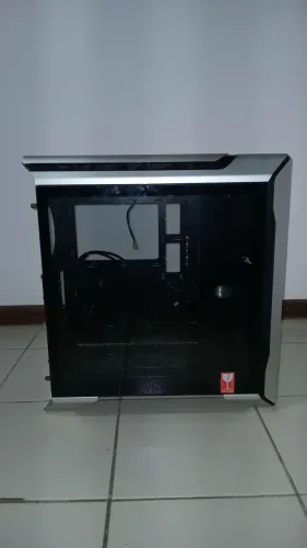 Gabinete gamer cooler master