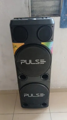 Vende se Caixa de Som de Led.Valor 1,100 reais.Zap *