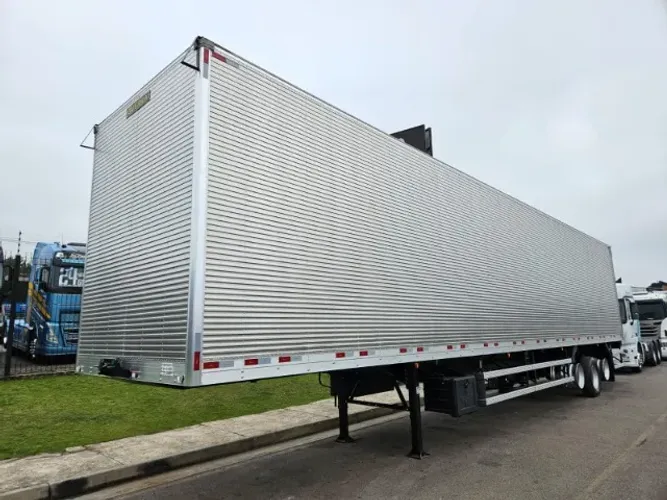 Carreta Baú Guerra 3 Eixos Anos 2026 0km Pronta Entrega 30 plts 15.40 x 2.90 Susp MOLA