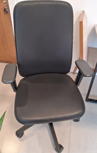 Cadeira de escritório super confortável e resistente