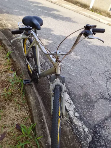 Bicicleta de alumínio aro 26