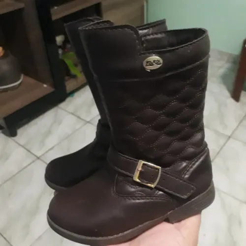 Vendo essa Bota infantil com ziper e fivela esse sapatinho de cano detalhe todo em griter 