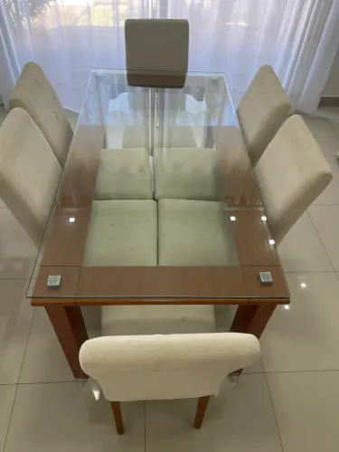 Mesa com 6 cadeiras