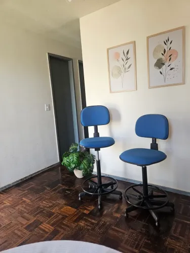 2 Cadeiras Estudos/ Escritório/ Escola