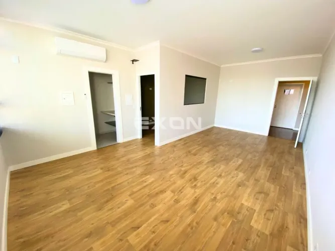 Sala comercial no Centro de Curitiba