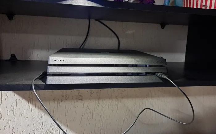 PS4 PRO 1TB, 6 CONTROLES, 5 JOGOS, COM CAIXA E TODOS OS CABOS