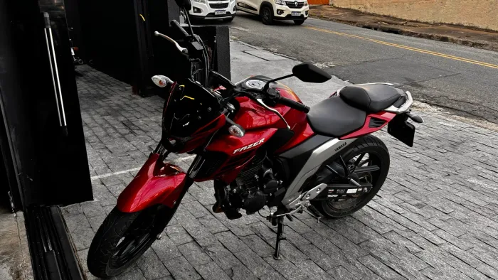 Vendo fz25 seminova com 5.700km rodado
