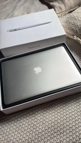 MacBook Air 13" (Mid 2017)